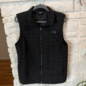 North Face Men’s puffer vest size medium